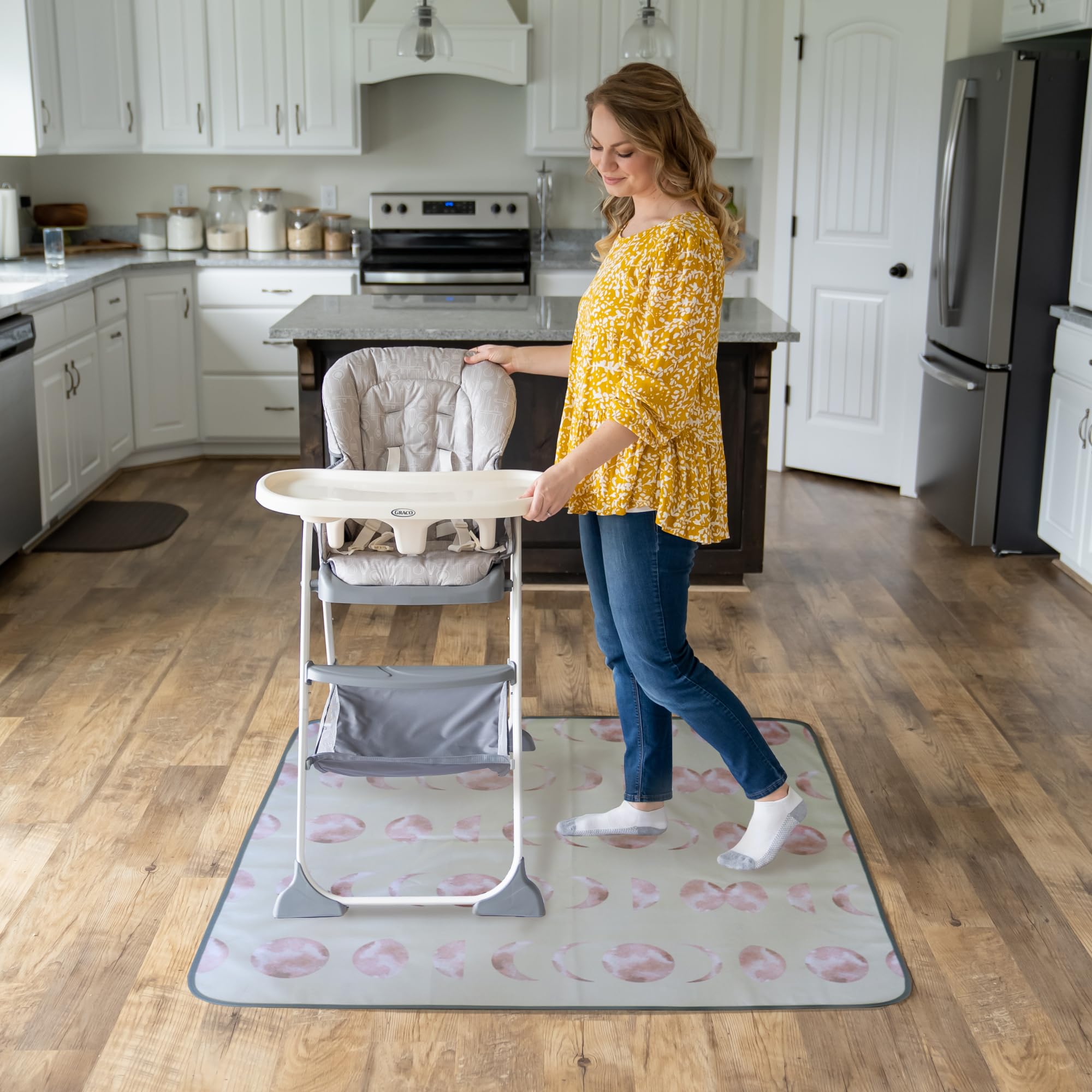 BABYBOET Splat Mat anti-skid backing prevents bunching during feeding.