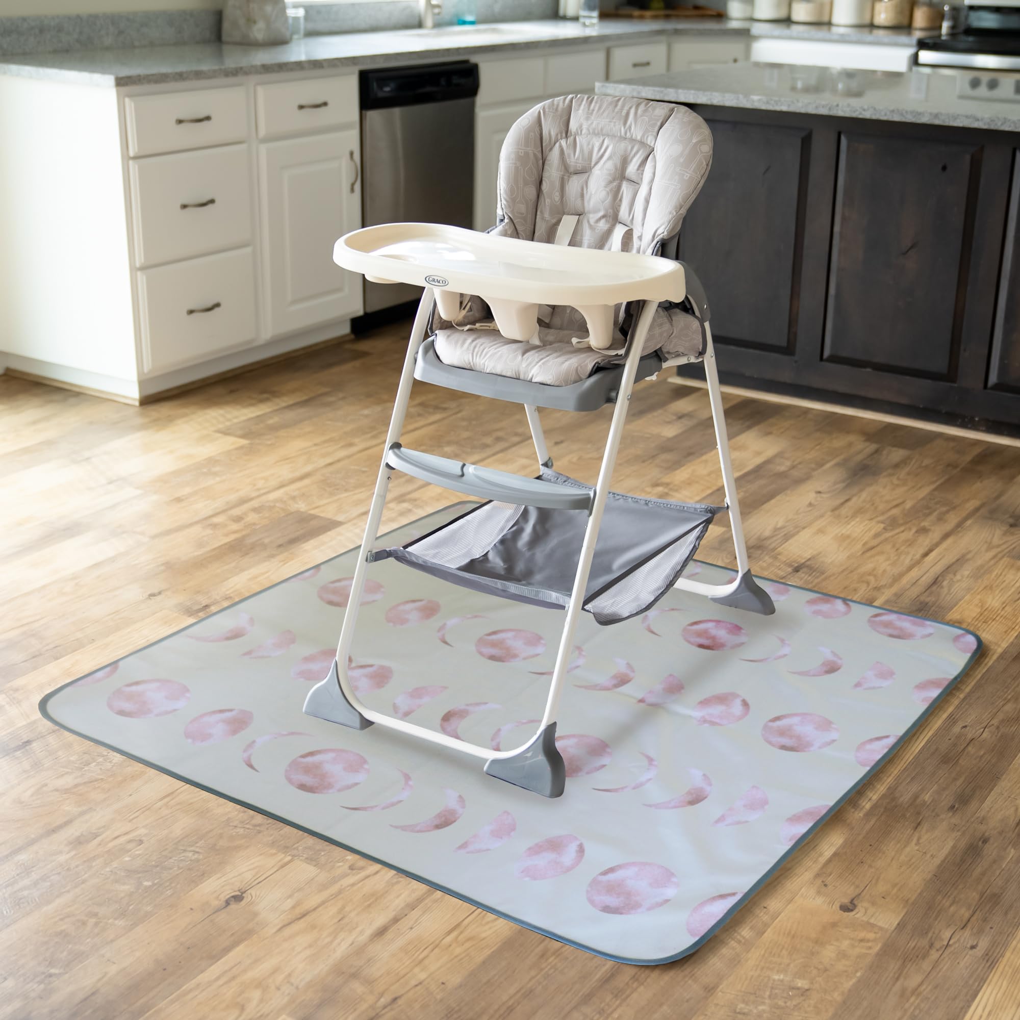 BABYBOET Splat Mat easy-clean edges for quick wipe-downs.
