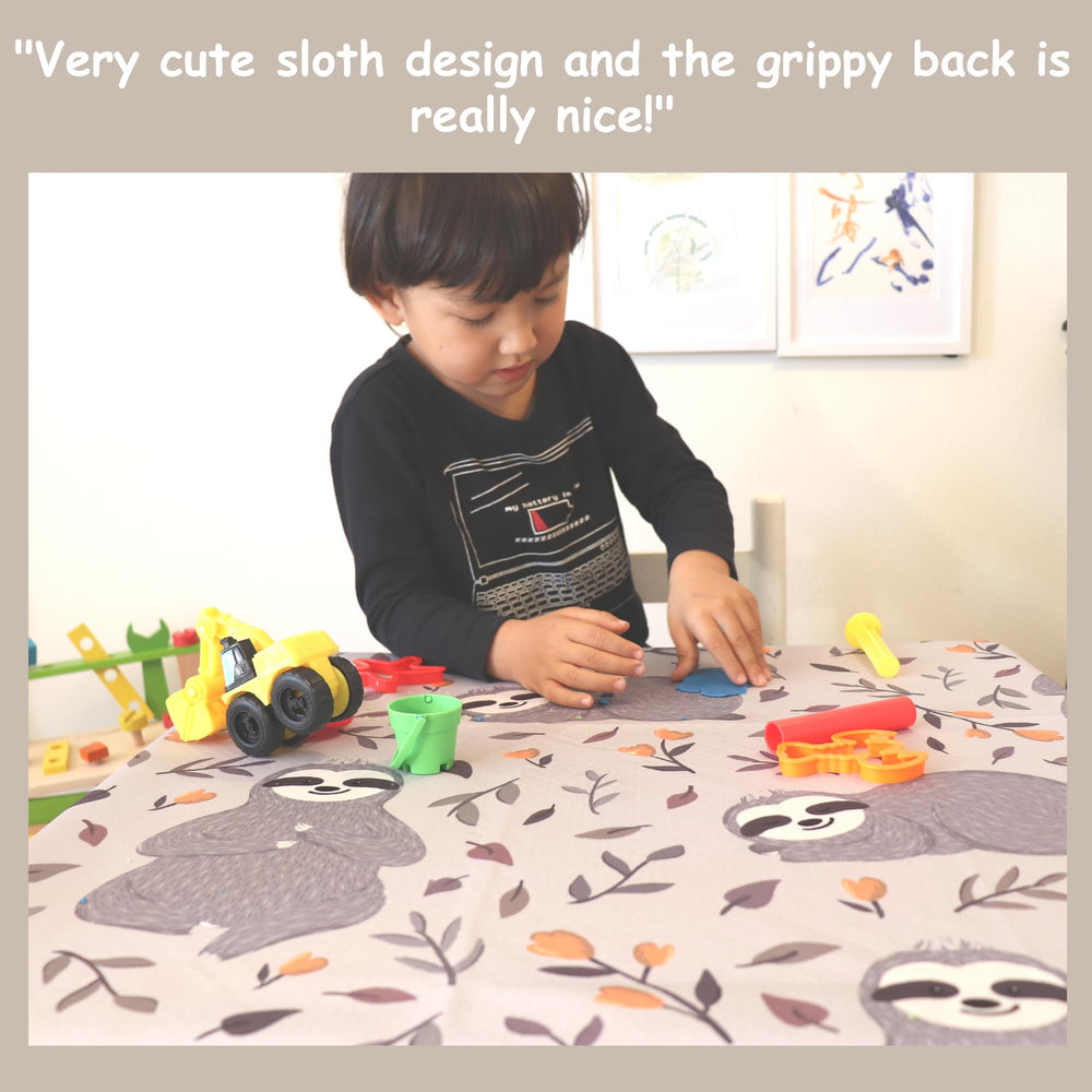 Babyboet Splat Mat includes waterproof smock with sleeves for mess-prone meals.