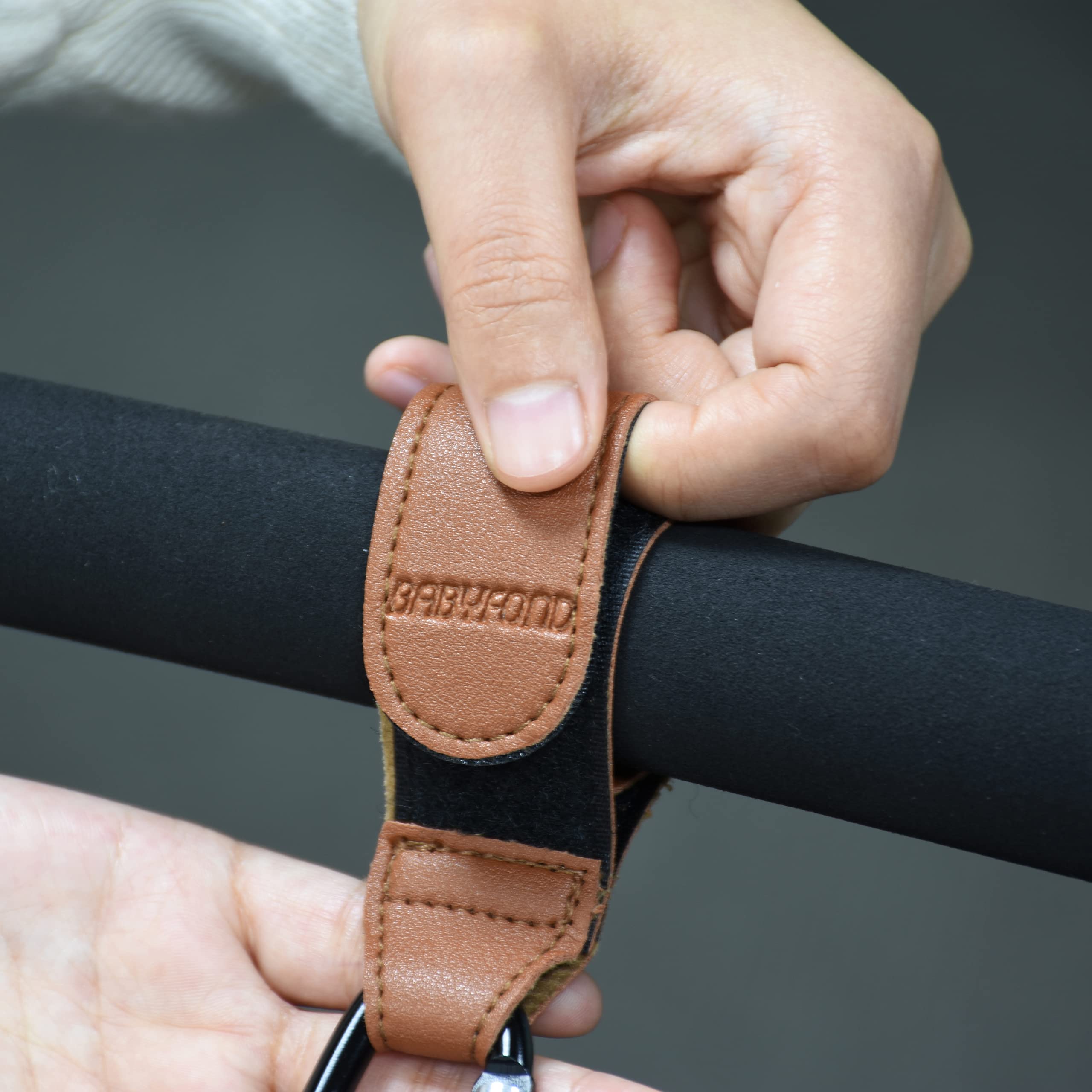 Babyfond hook set on shopping cart keeps items organized