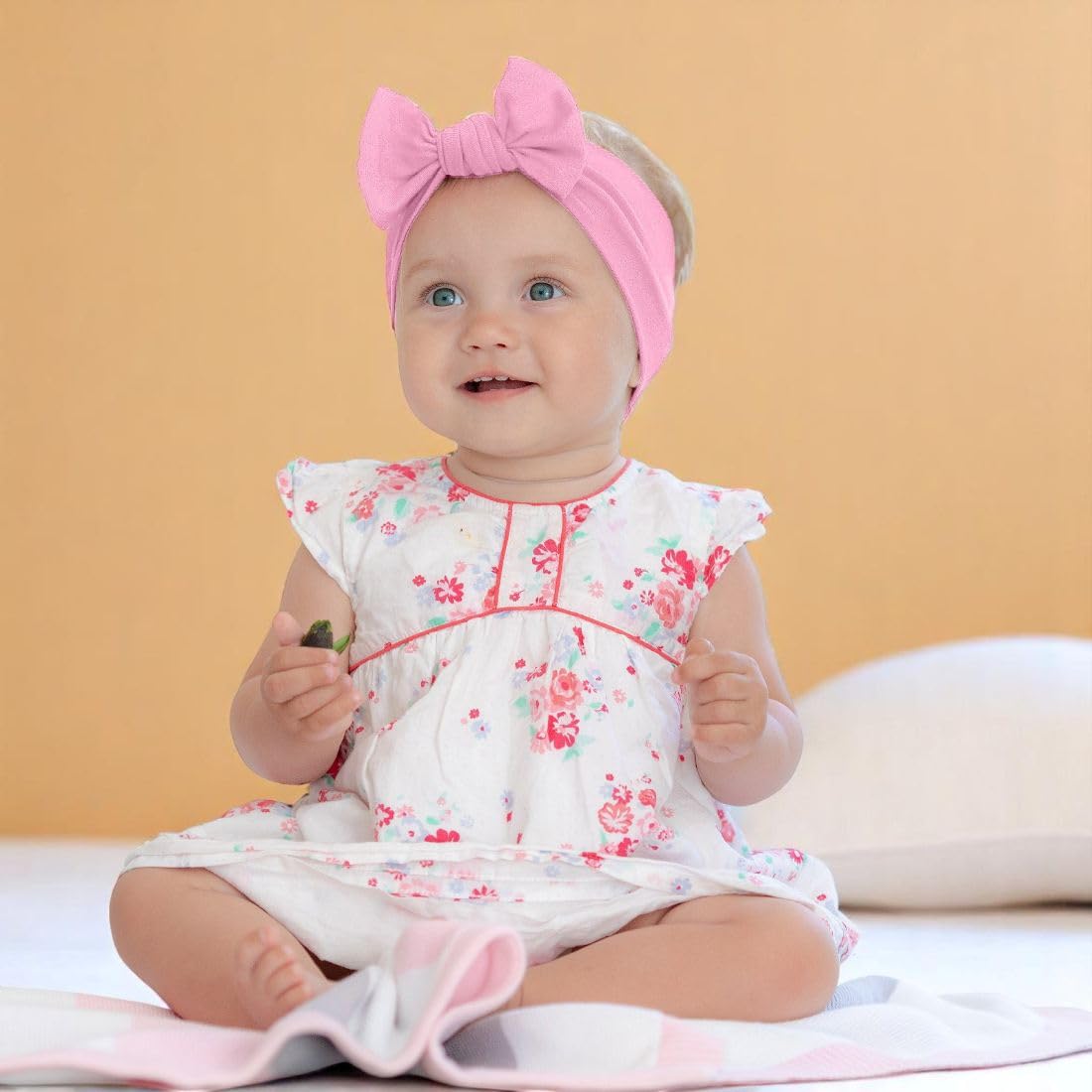 BABYGIZ classic bow design headband highlighted as stylish accessory