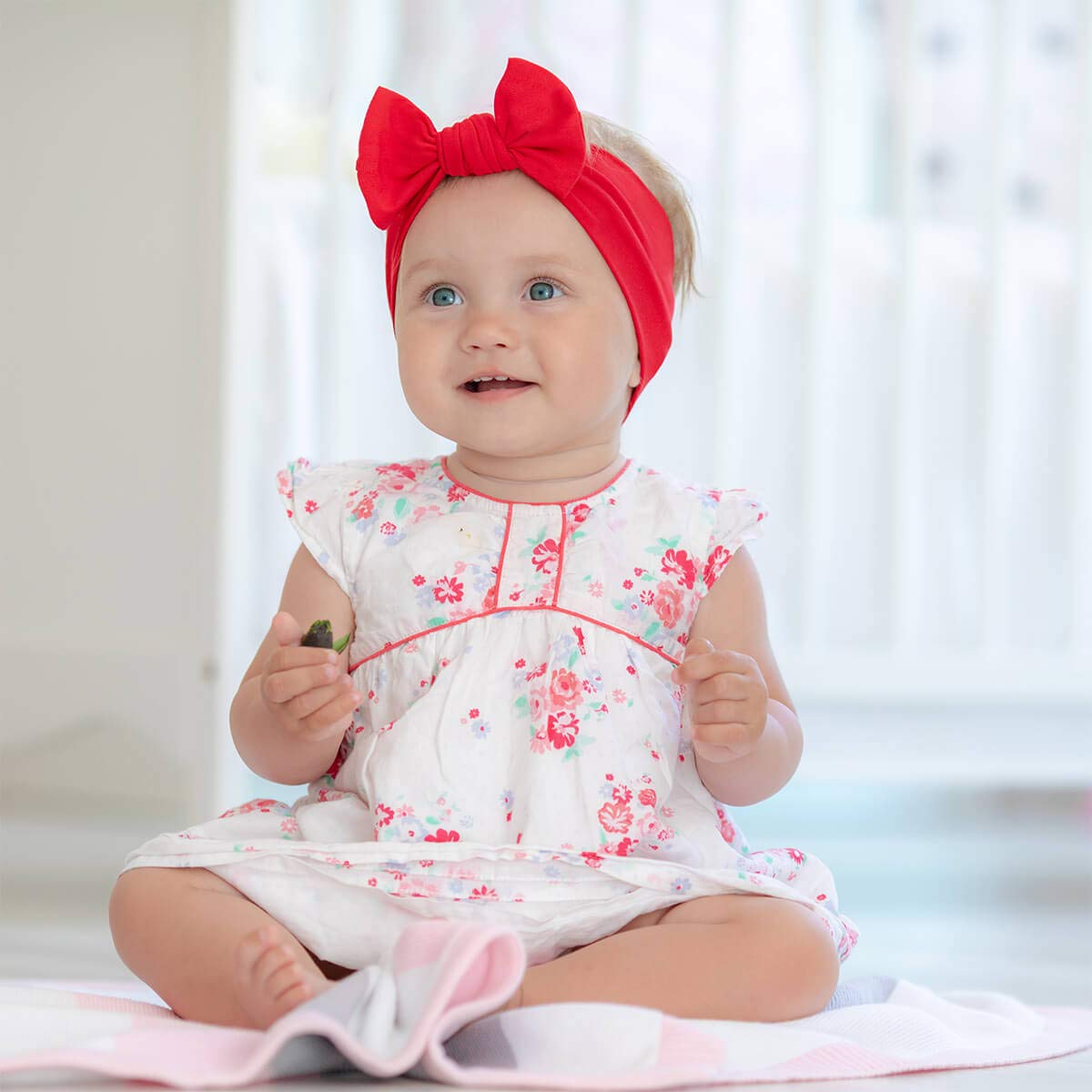 BABYGIZ cotton-spandex headband offers a soft, stretchable fit for babies.