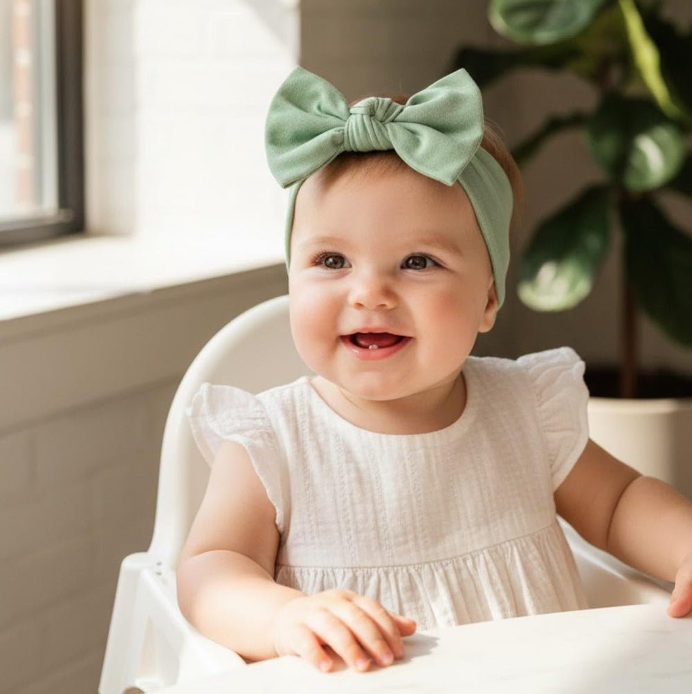 BABYGIZ Linden Green headband with classic bow design.