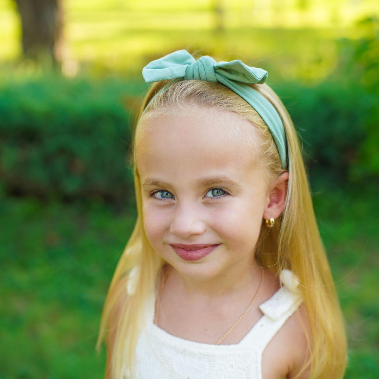 BABYGIZ Linden Green headband photo prop accessory.