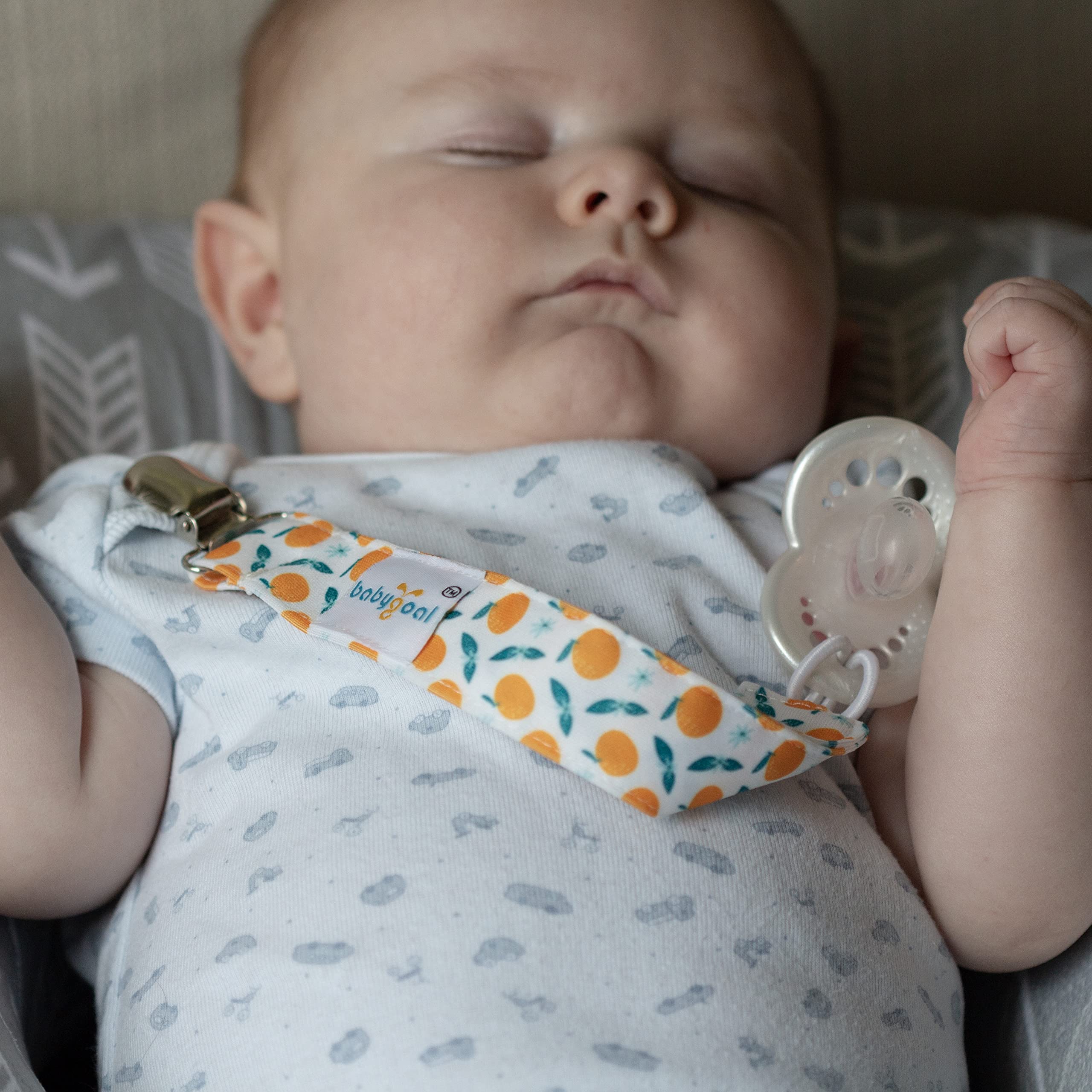 Babygoal floral pacifier clip solid-color-pink design suits nap-time and car trips.