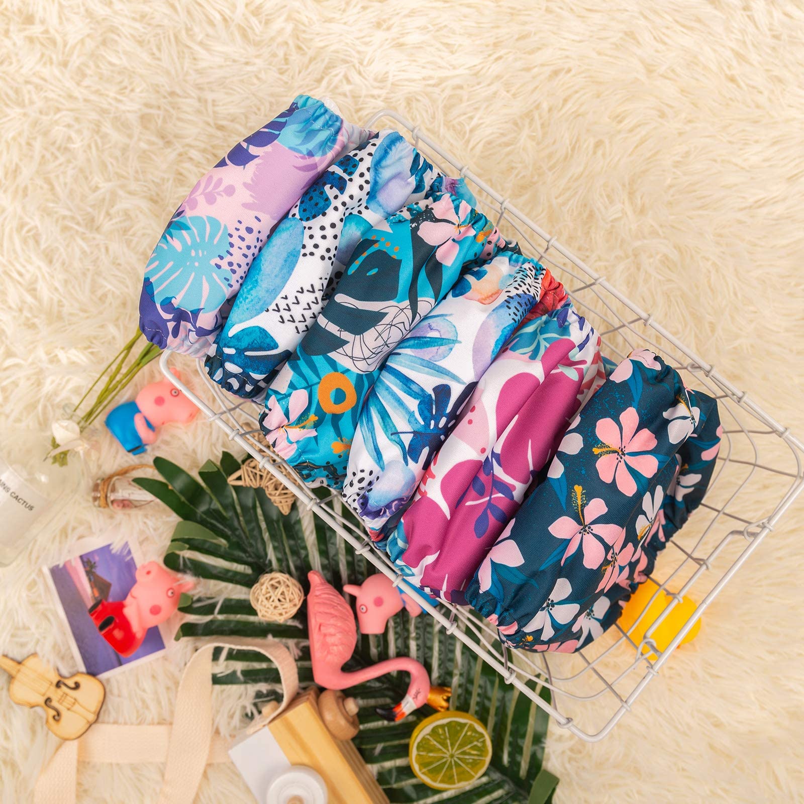 babygoal packaging shows six diapers and ten inserts for a complete diapering set.