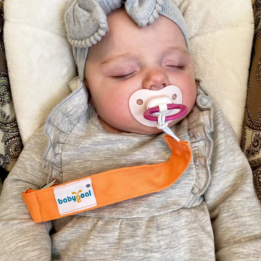 babygoal secure clip on baby clothes ensures reliable stay-put performance during walks and play
