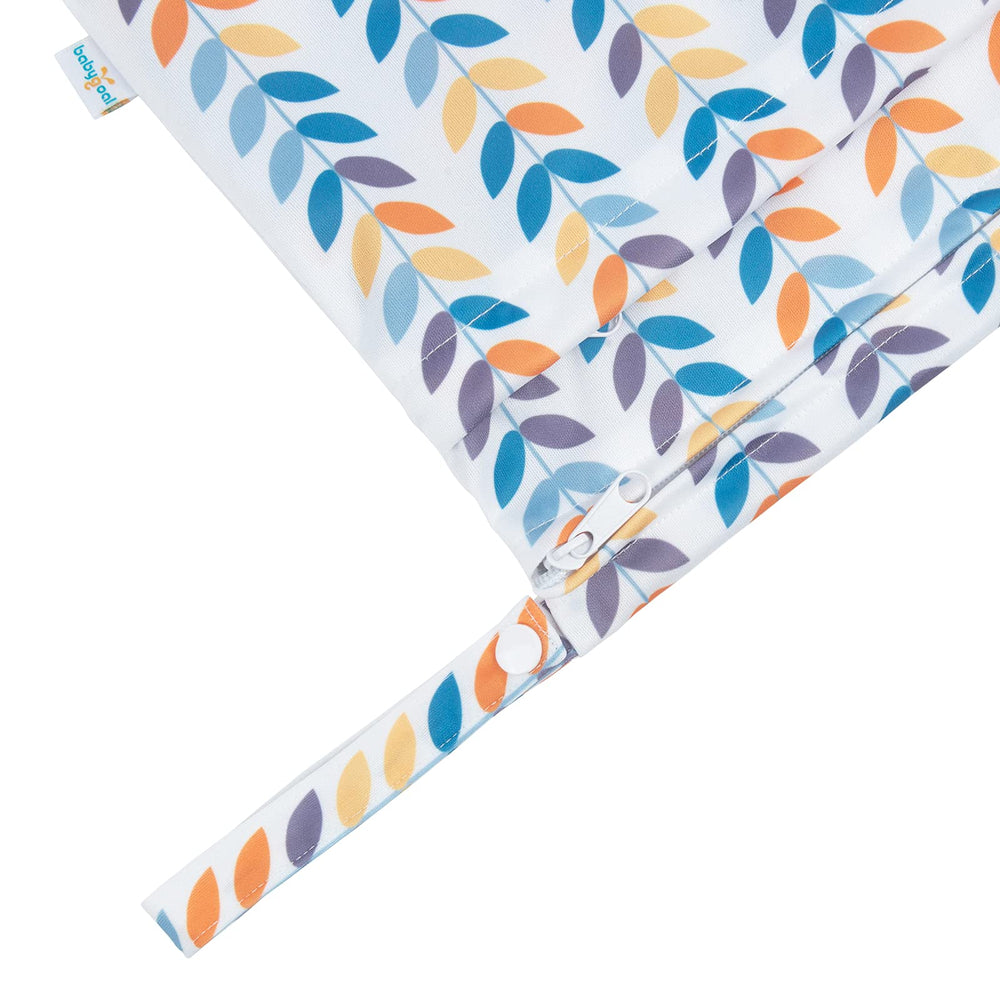 Babygoal wet bag dual pocket design keeps items separate and organized.