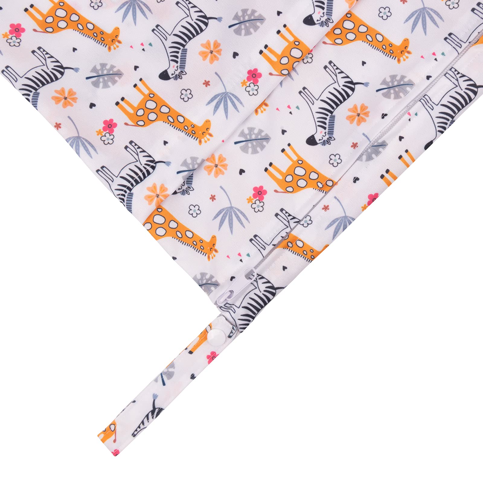 Babygoal dual-pocket bag keeps swimsuit and dry items separated.