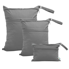 Babygoal wet bag showing two pockets with zippers for secure wet-dry separation.