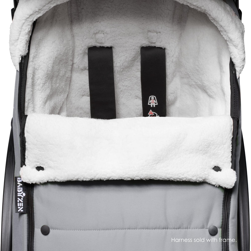 Bottom-opening design of Babyzen YOYO Footmuff Stone helps keep dirt out and cleanup easy.