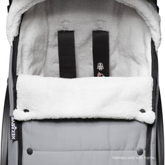 Bottom-opening design of Babyzen YOYO Footmuff Stone helps keep dirt out and cleanup easy.