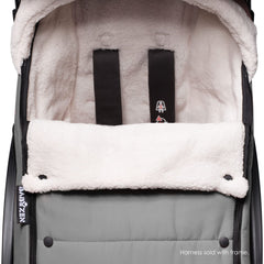 Babyzen YOYO footmuff with reverse hood and detachable upper for flexible wearing.