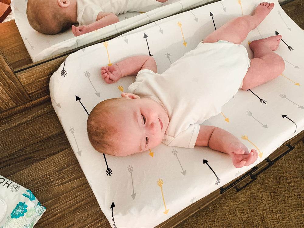 BaeBae Goods changing pad cover closeup of elasticized edges for a secure fit.