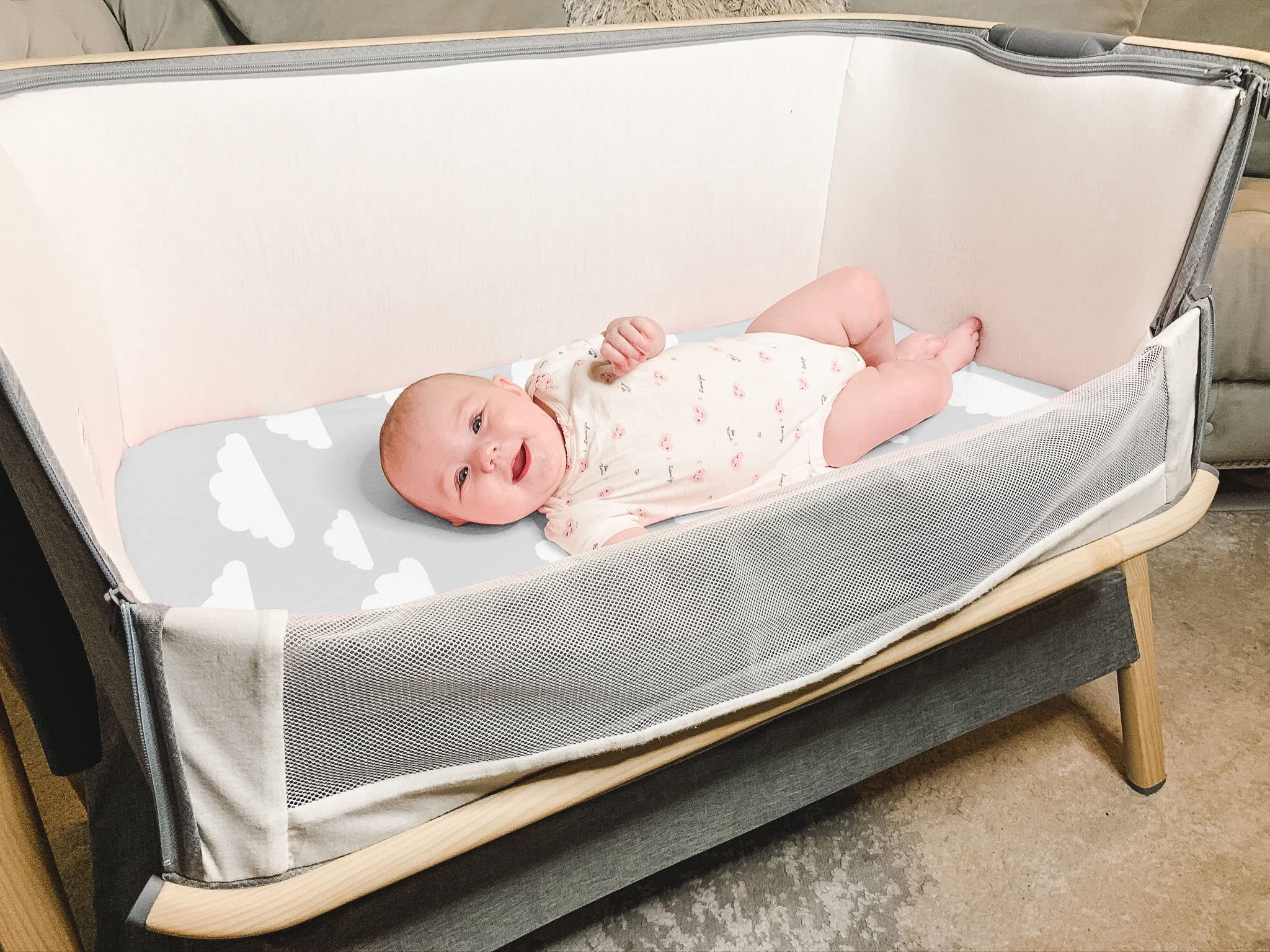Baebae Goods sheets on bassinet pad show snug, secure fit.