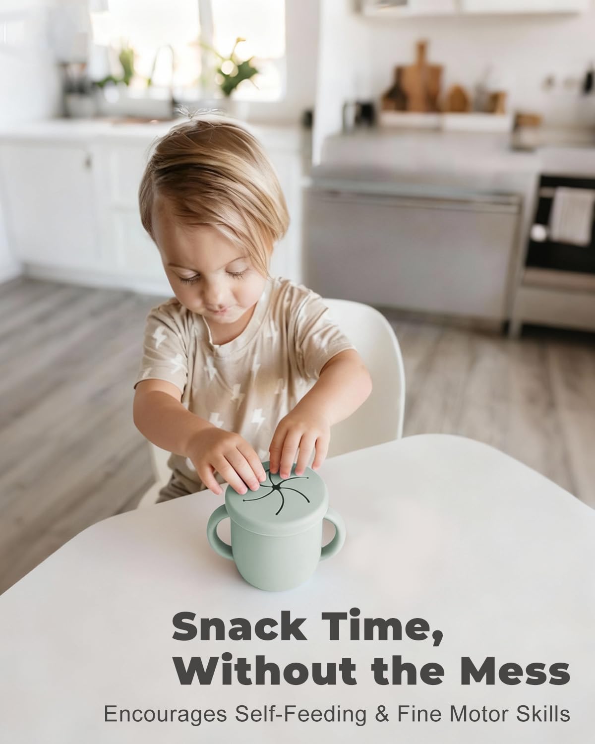 Bakpoco snack lid helps keep foods contained during meals and travel.