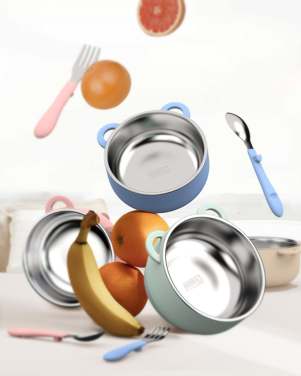 Bakpoco suction-base action demonstrates secure placement and easy release during meals.