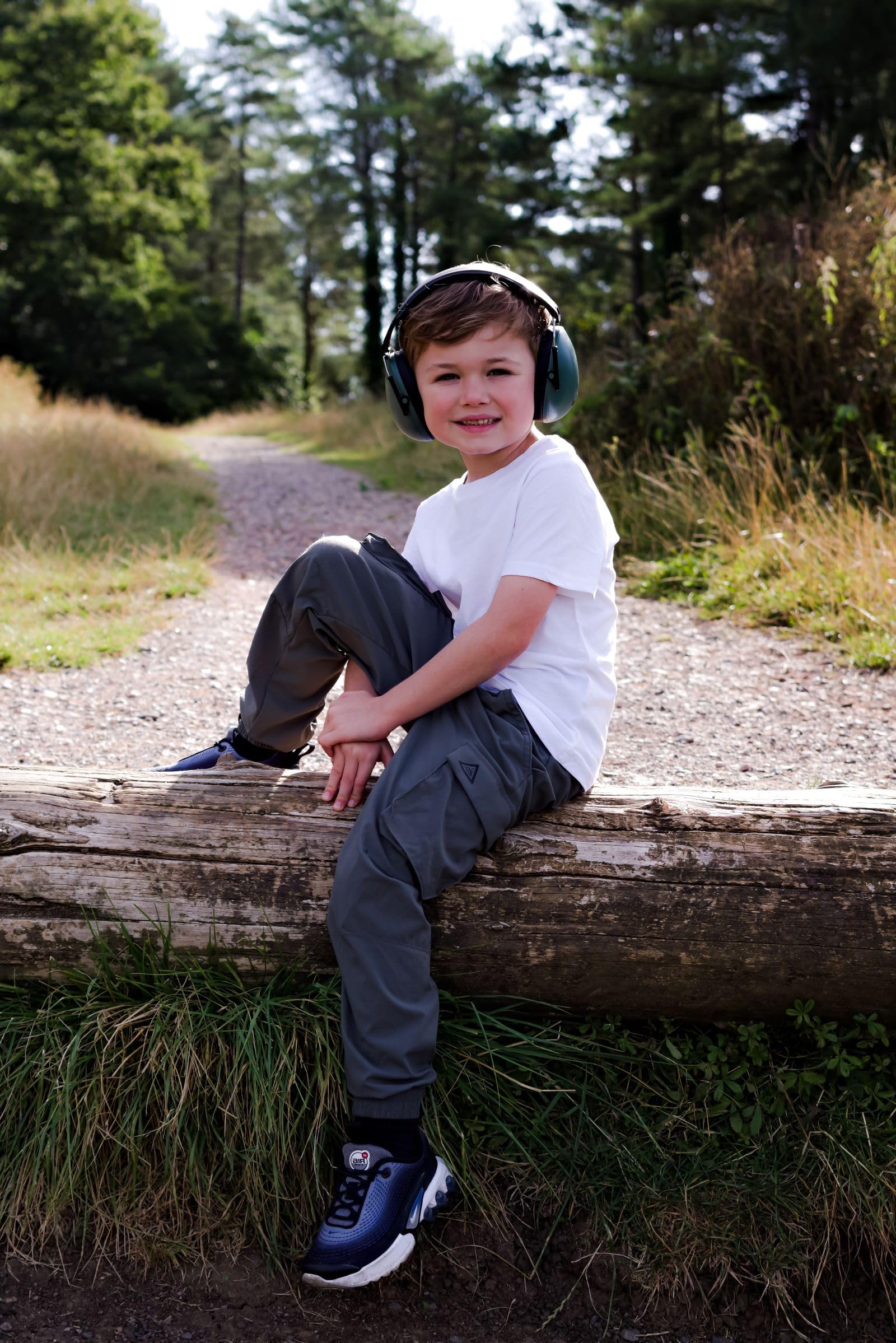 Banz Kids Earmuffs UV-guard shell enhances safety during outdoor use.