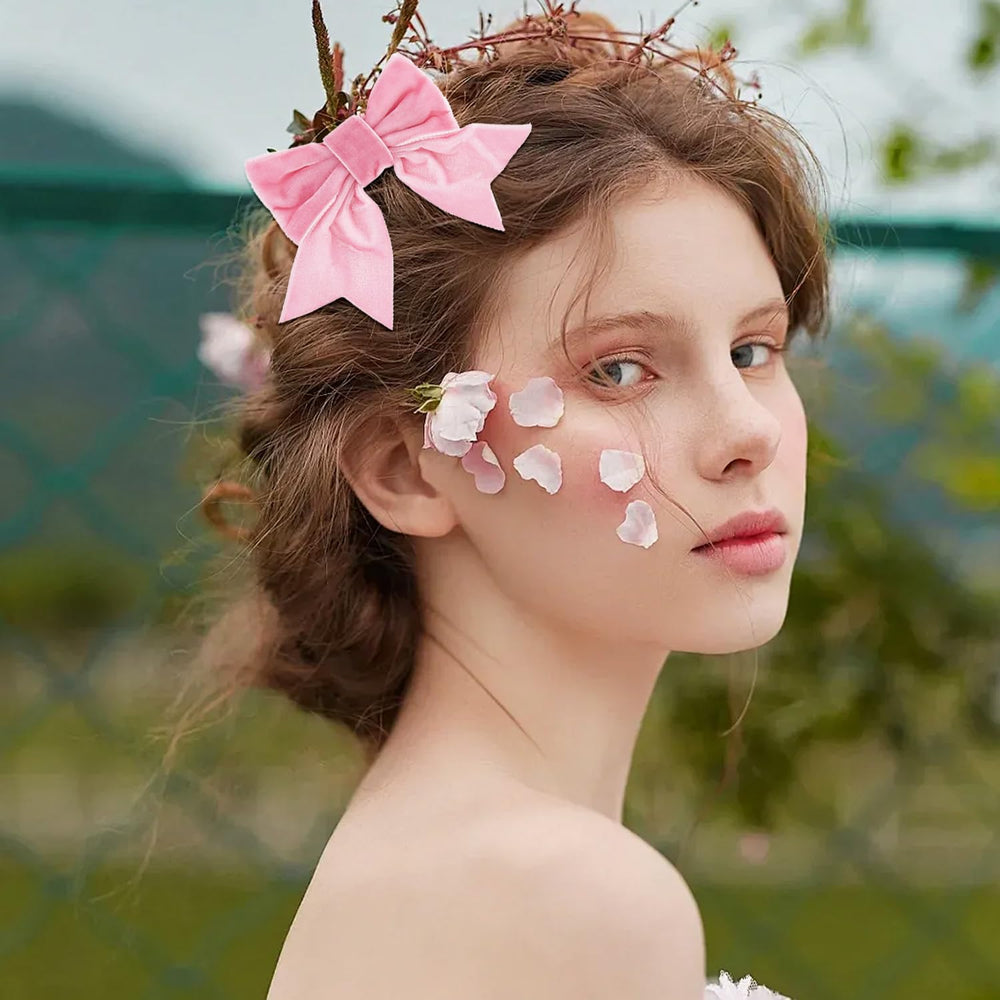 Baotongle velvet bow close-up, 3-inch charm for everyday outfits.