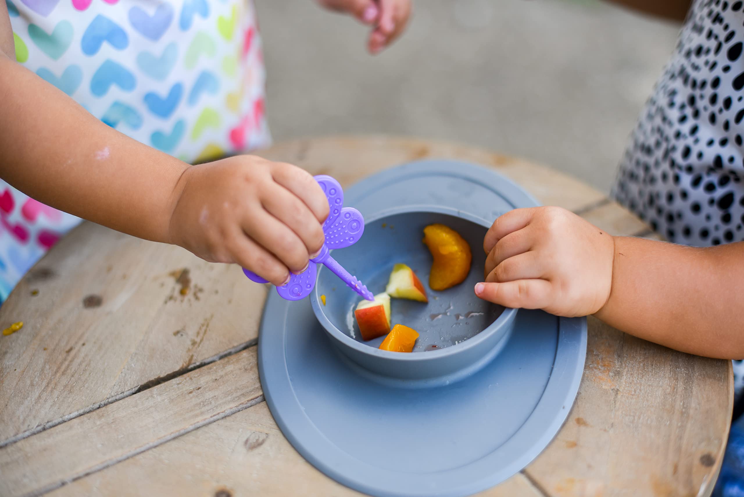 BapronBaby Foodie Picks shown on the go for dining out
