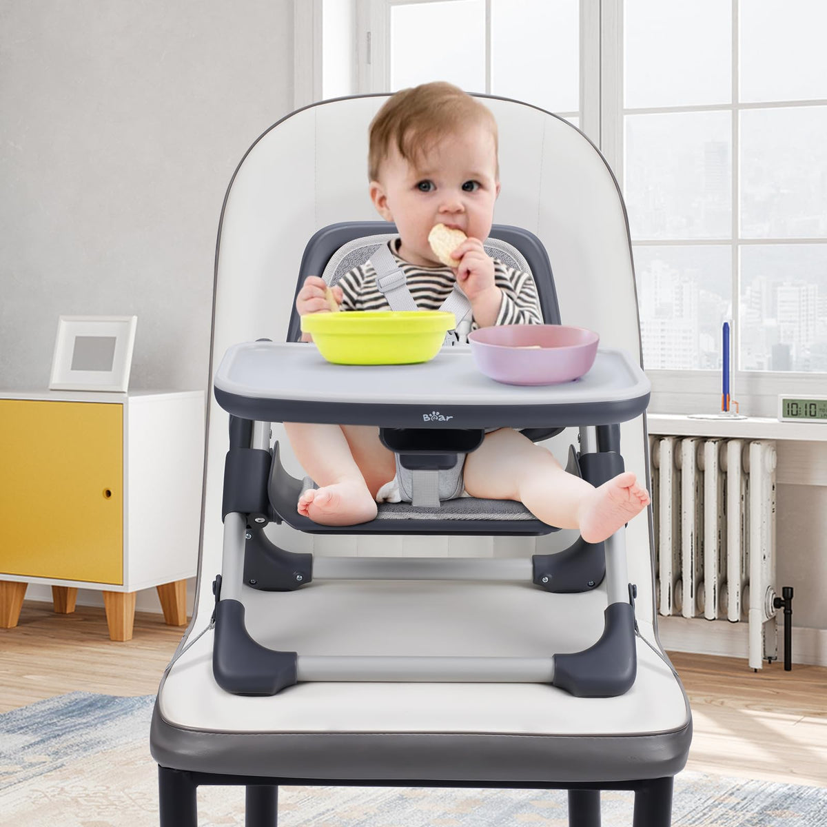 Bar Bear Booster Seat with removable tray for quick meals on the go.