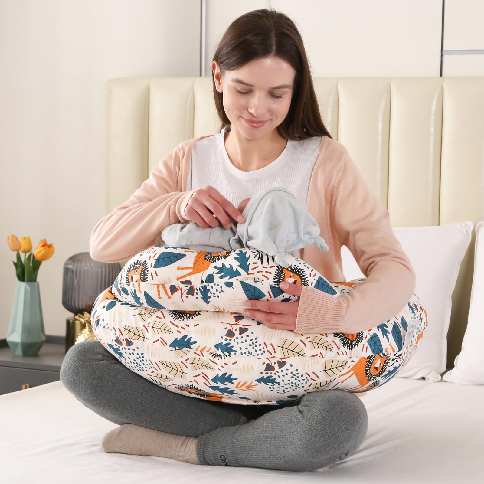 BATTOP nursing pillow with adjustable buckle fits most body types to reduce strain.