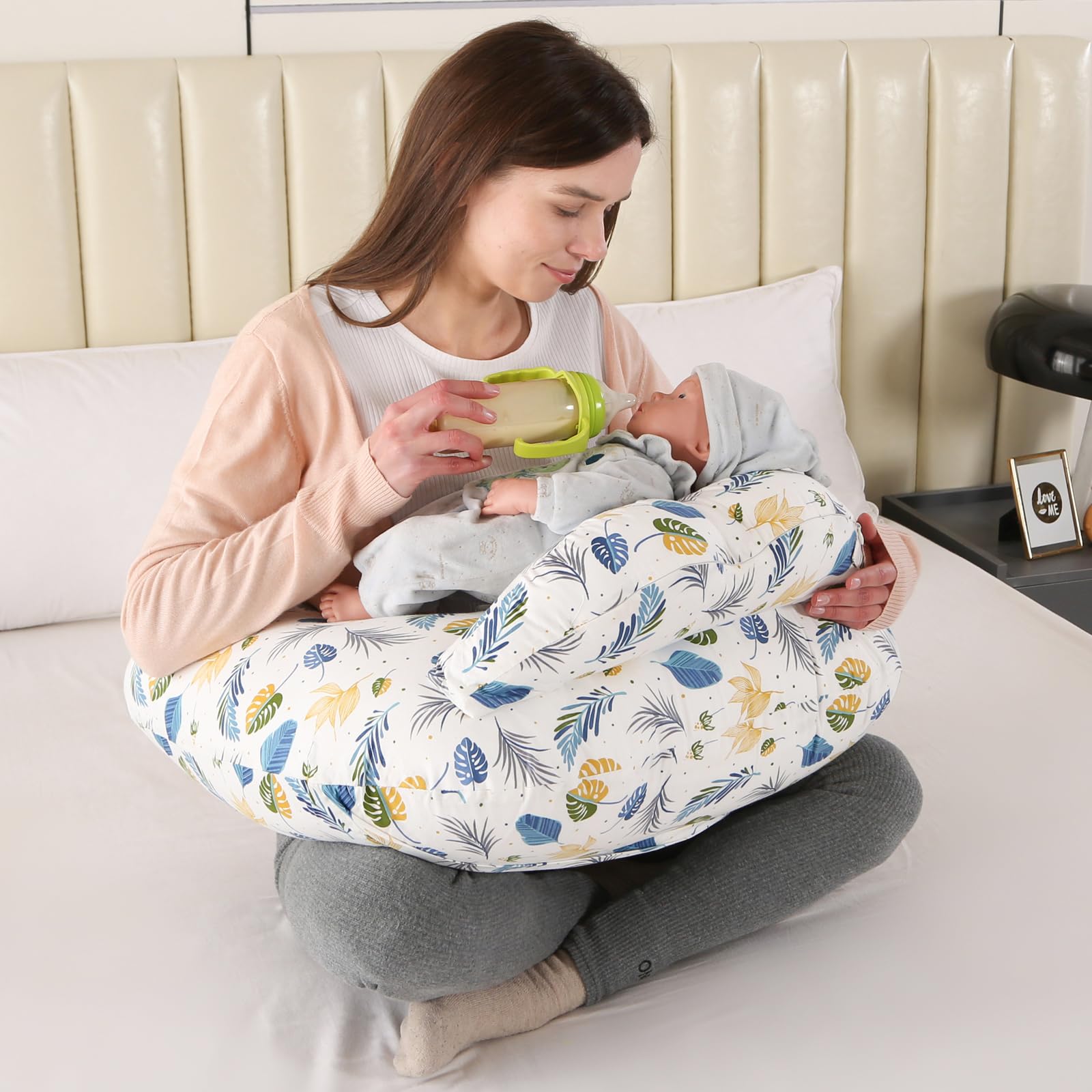 BATTOP provides private breastfeeding space for relaxed feeding in public.