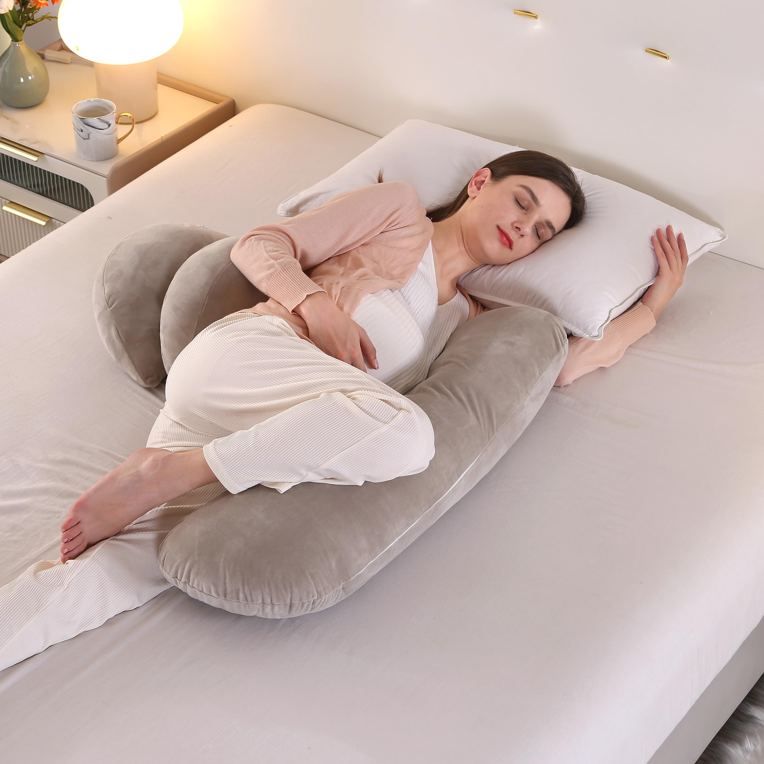 BATTOP wedge in bed demonstrates belly and back support during sleep