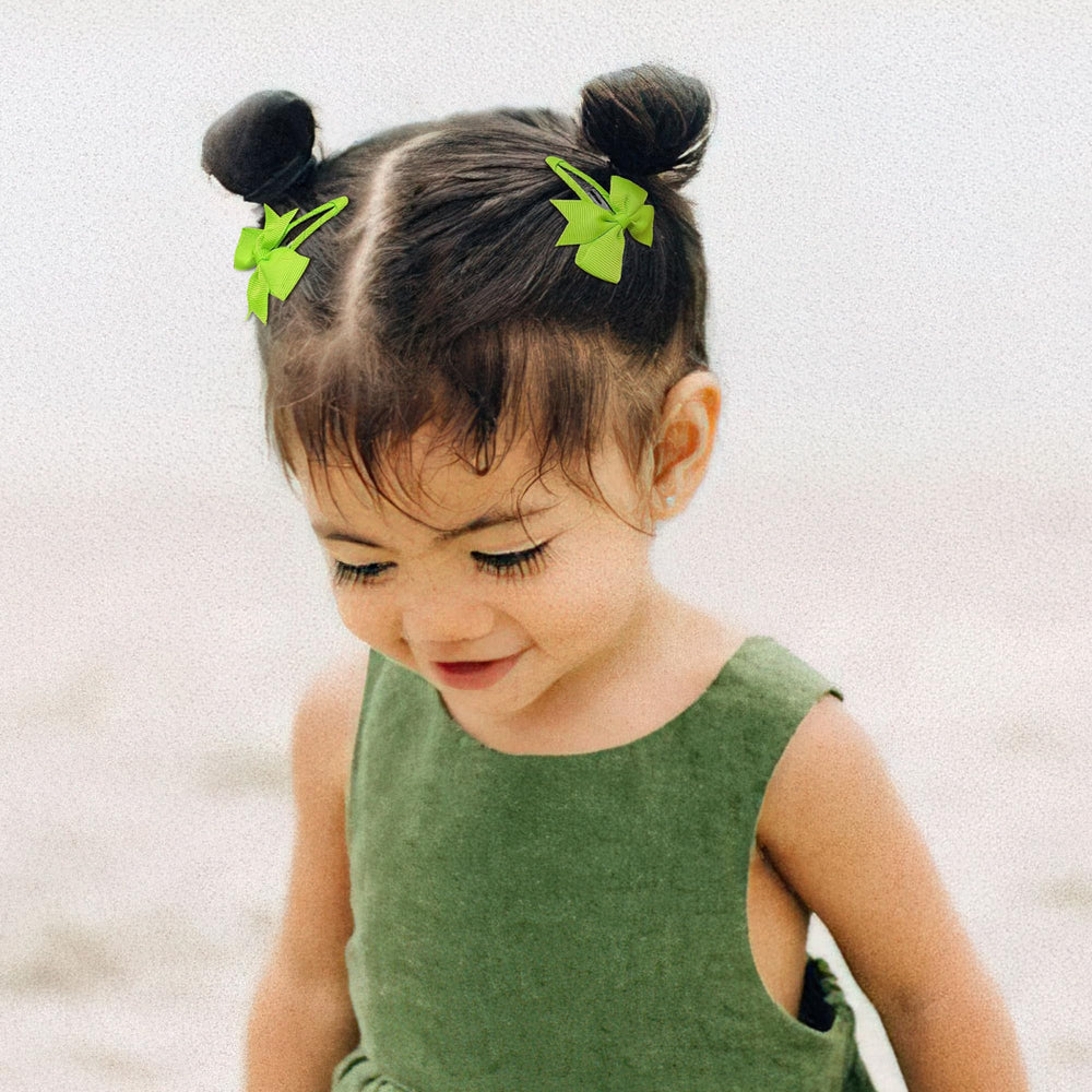 BBGifts grosgrain ribbon bows on wrapped snap clips show secure wear.