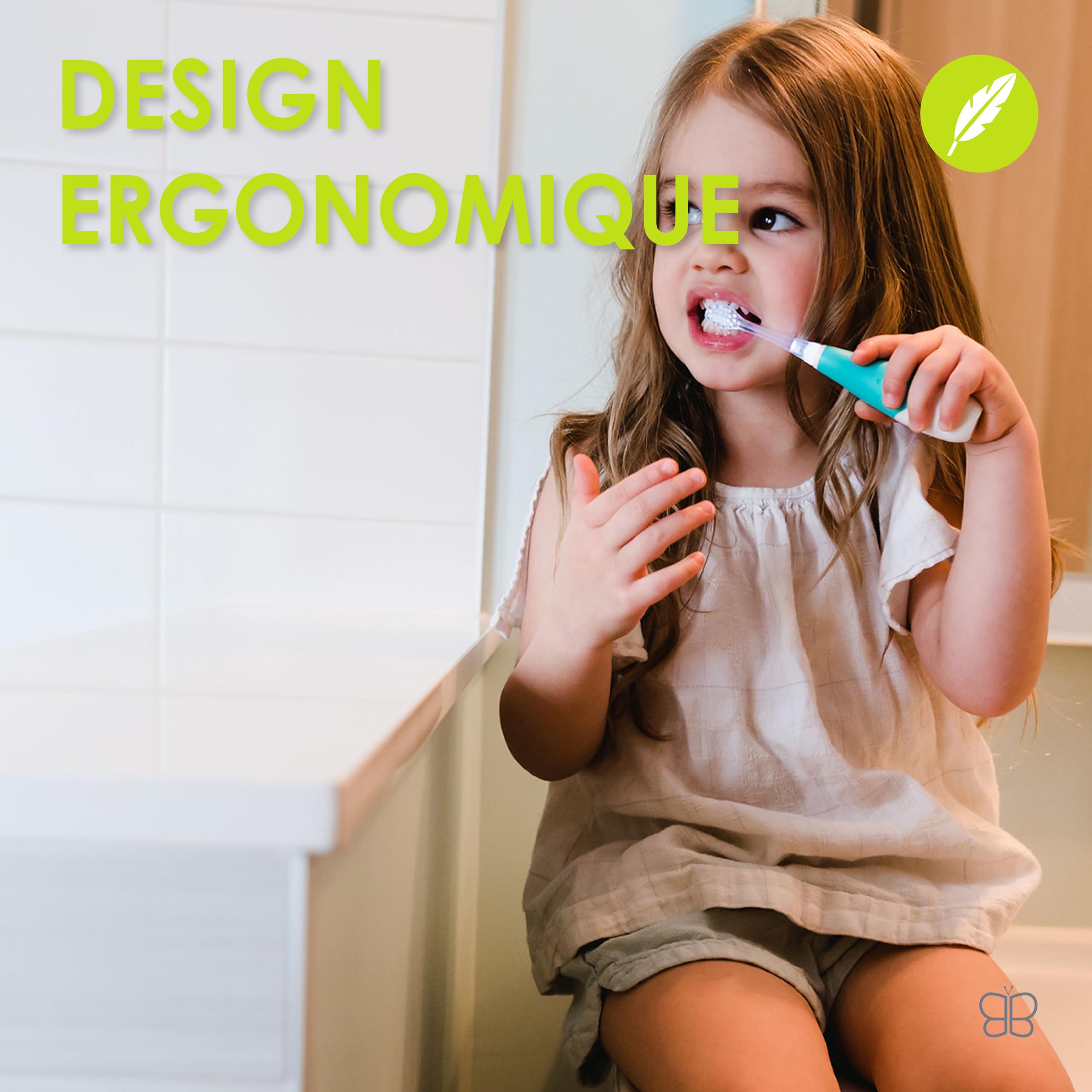 The bbluv Sönik ergonomic silicone handle provides a secure grip for small hands.
