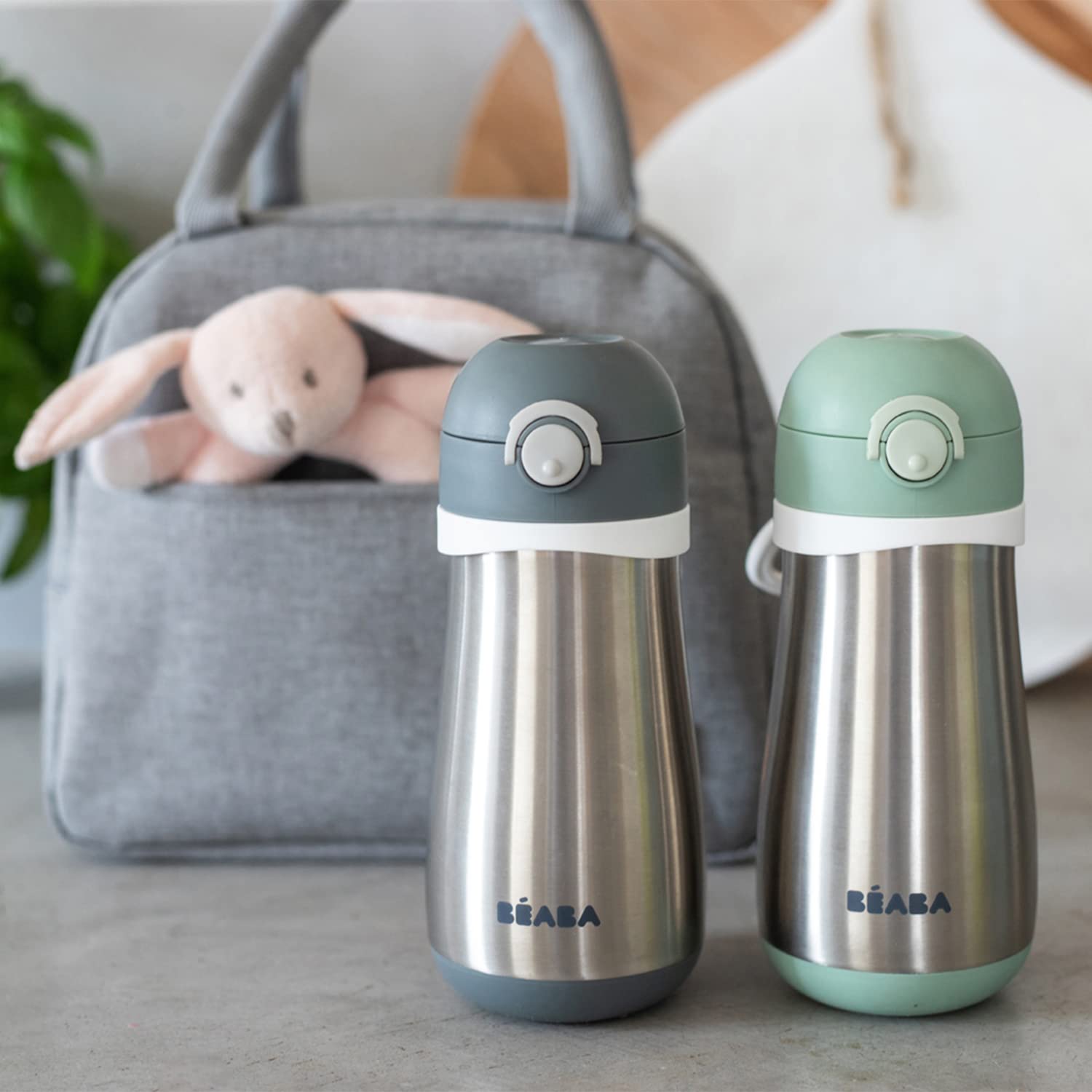 BEABA 350 ml bottle made of 316 stainless steel for durable daily use.
