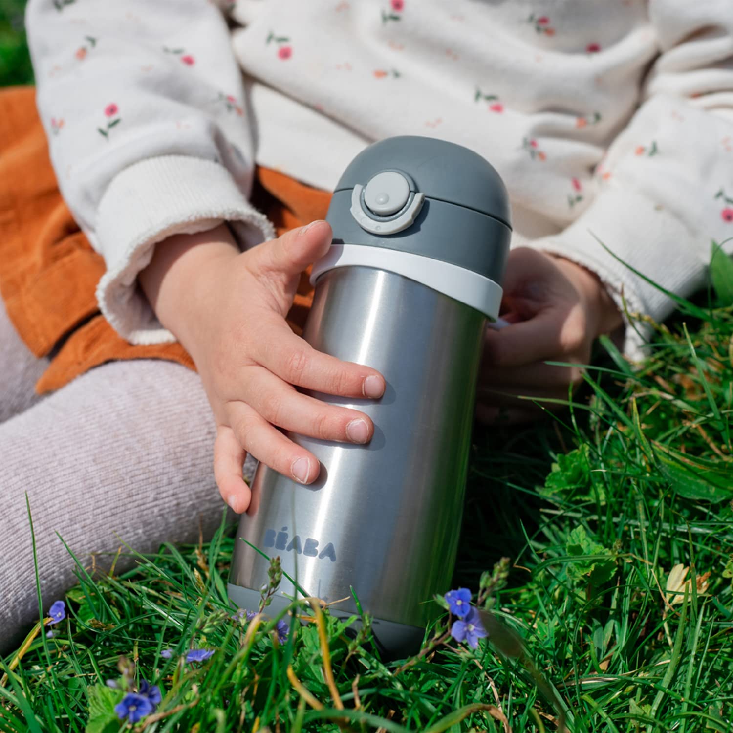 BEABA demountable bottle for easy cleaning and hygienic use.