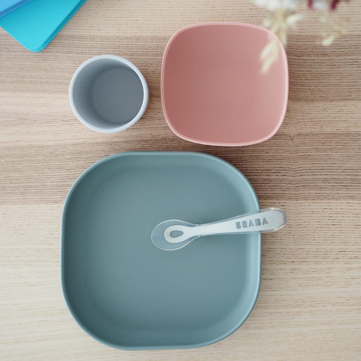 BEABA eucalyptus-colored set ready on counter signals hygienic, non-porous silicone