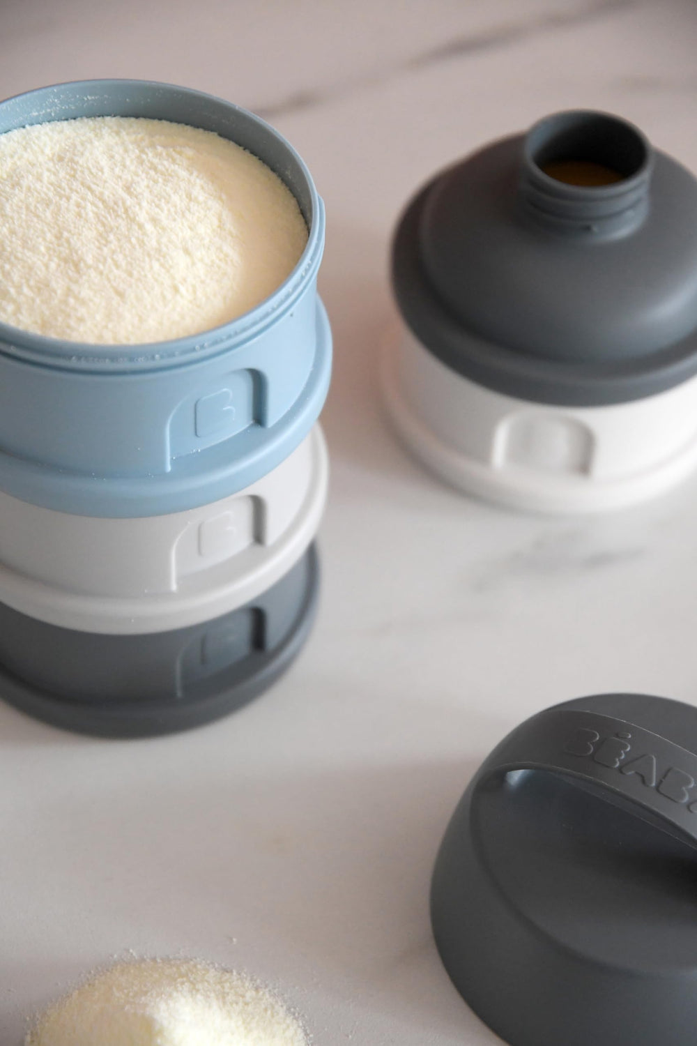Beaba Rain airtight lids prevent leaks during transport.
