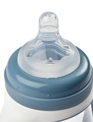 BEABA Rain leak-proof lid keeps liquids contained during on-the-go moments