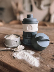 Beaba Rain stackable sections simplify packing snacks or formula.