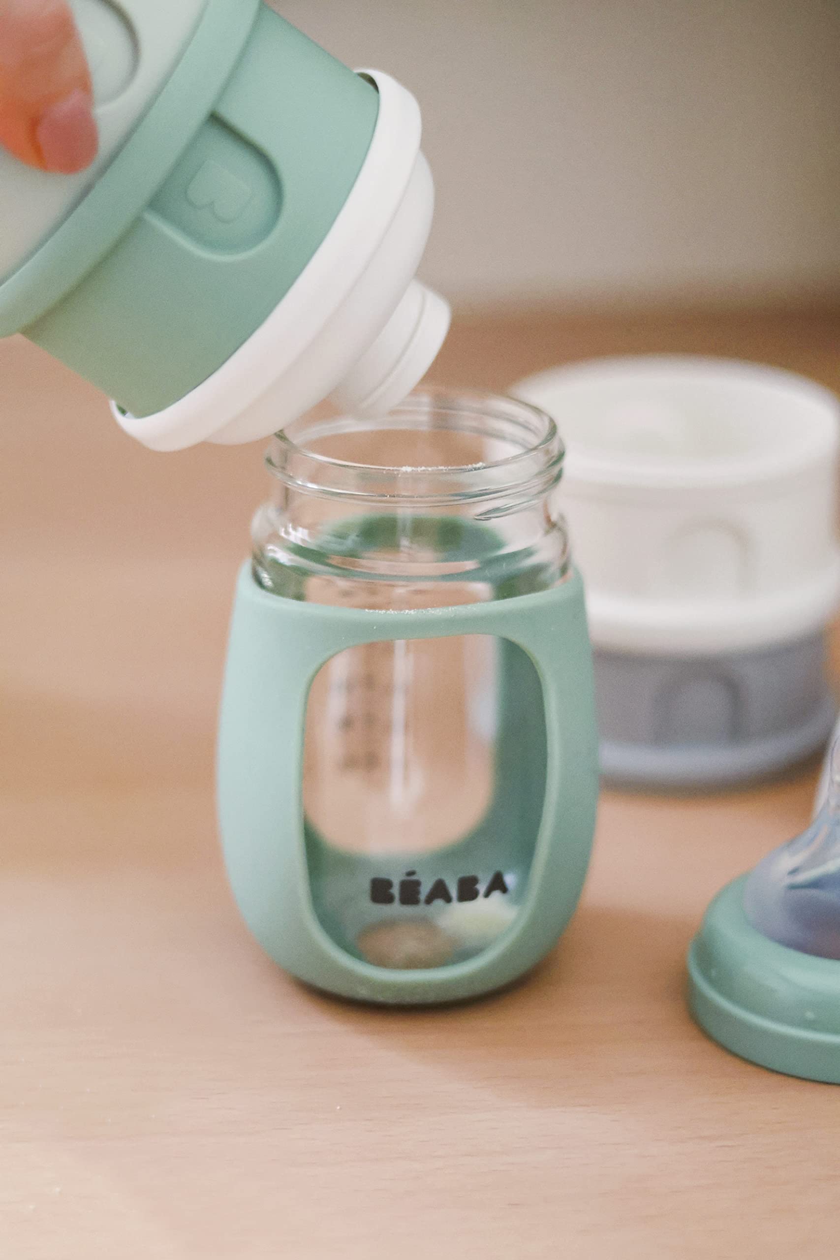 BEABA sage sturdy handle for comfortable carrying on the move