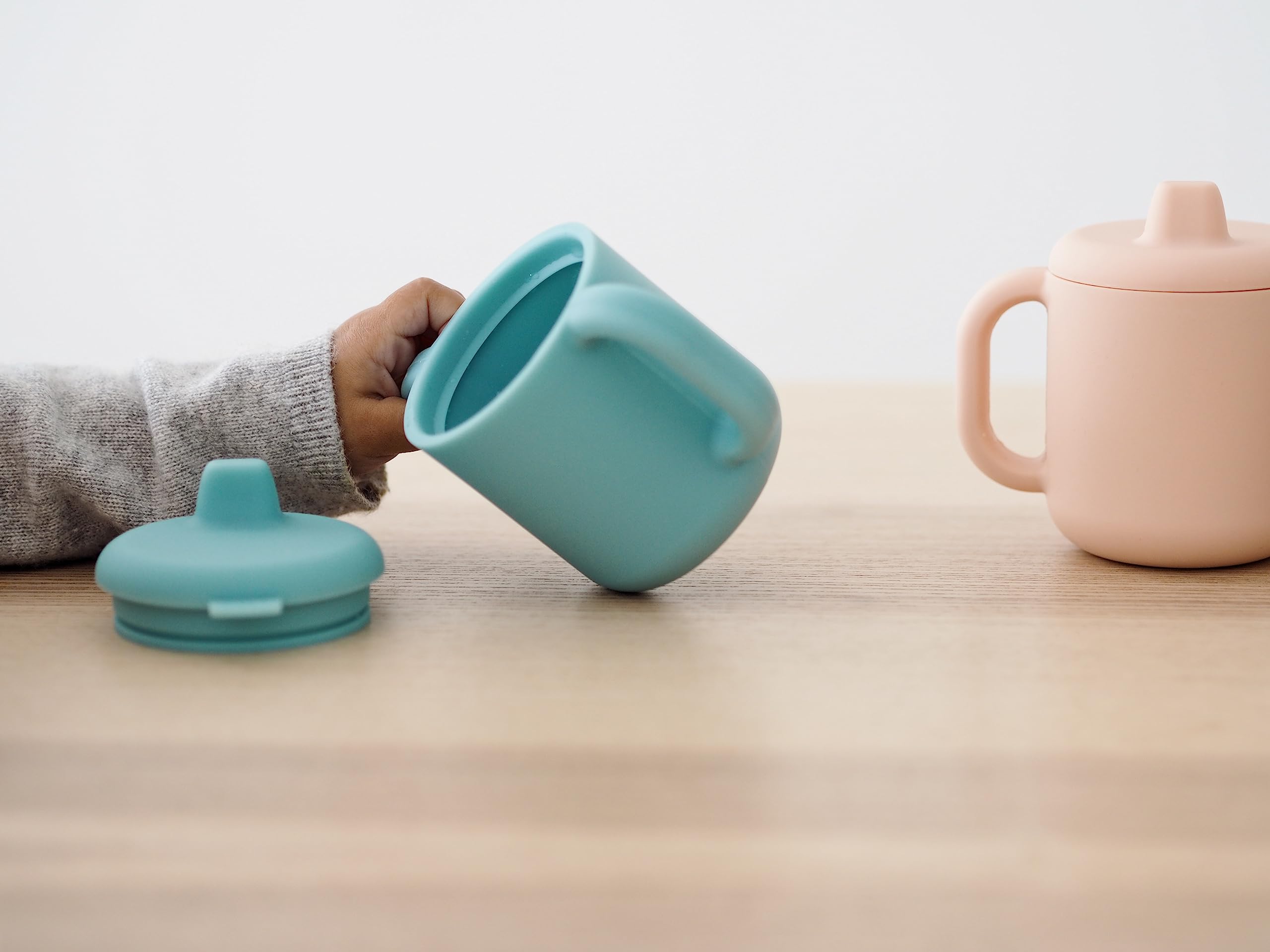 BEABA Rain ergonomic grip supports little hands with secure hold.