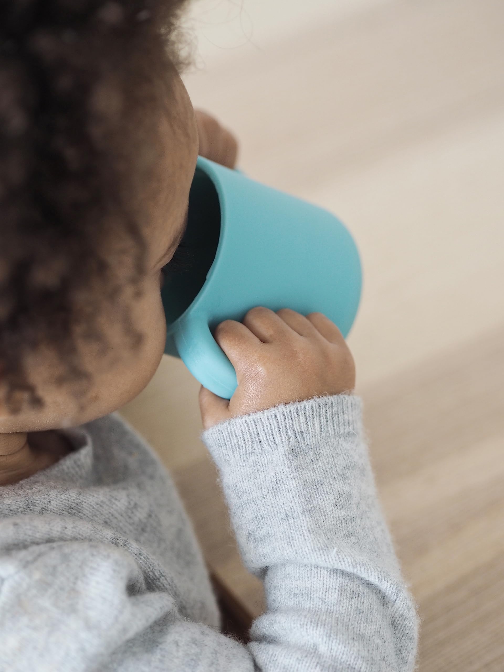 BEABA Silicone unbreakable material offers durability during busy toddler days.