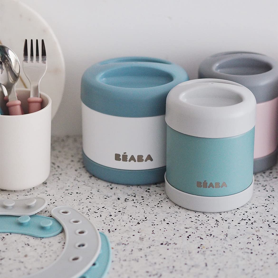 Béaba Cloud stainless steel exterior highlights eco-friendly material preserving flavor.