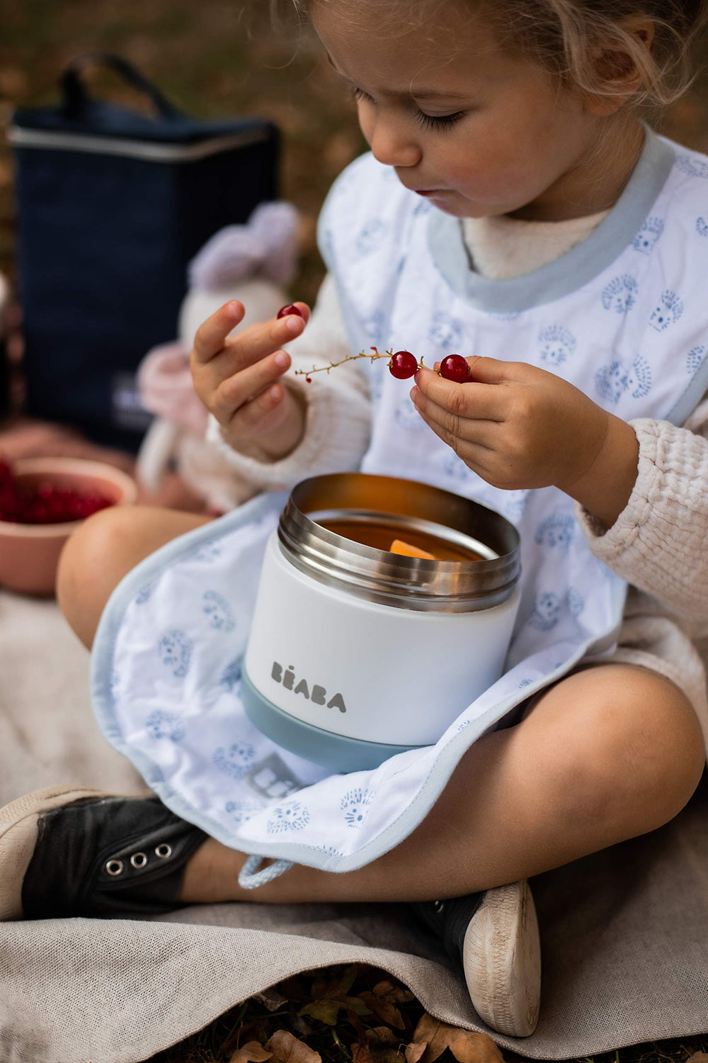 Béaba Cloud kids lunch-ready thermos shown with lunchbox setting.