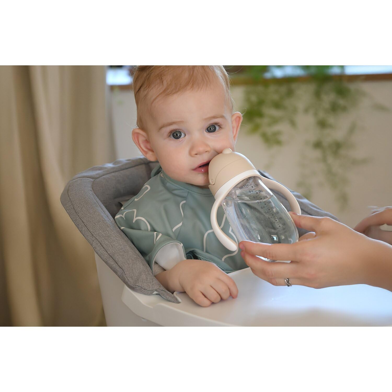 Beaba Straw Sippy Cup 8+ months indicator image for gradual transition in toddlers.