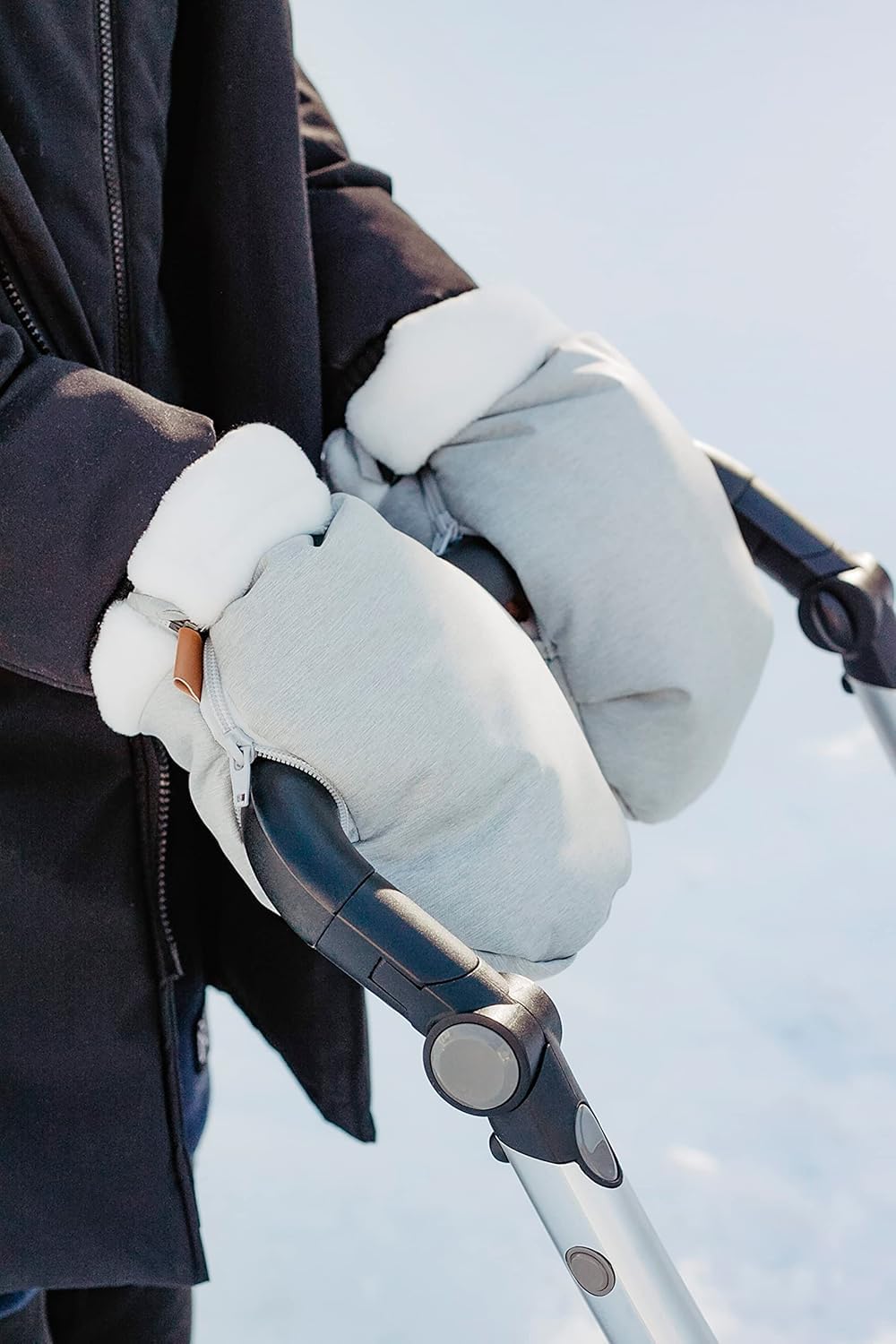 BEABA fleece-lined stroller gloves provide warmth and easy machine-washable care.