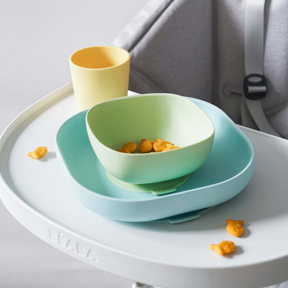 BEABA suction-bottom plate shows secure grip on high chair or table.