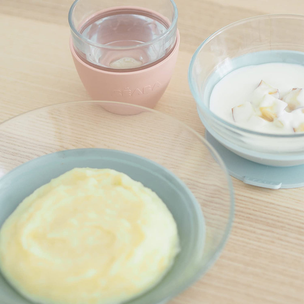Beaba suction pad on table illustrating stable dining surface for toddlers.
