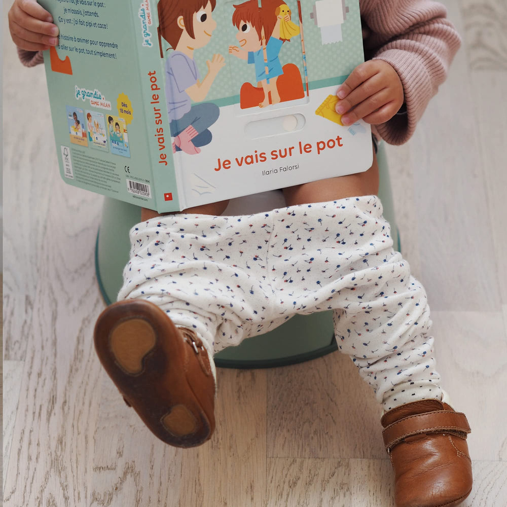 Beaba travel-friendly potty sage in a bathroom setting blends with décor while staying easy to move.