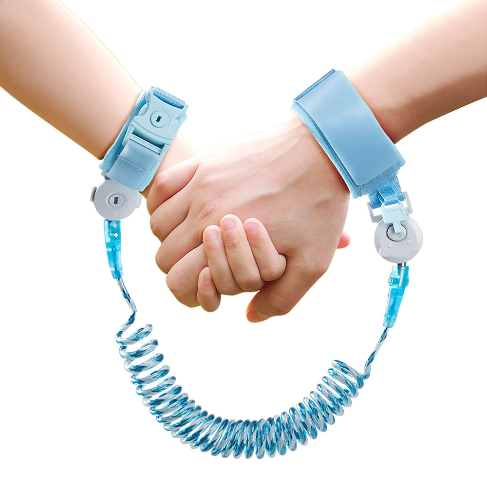 Bearcouple safety wrist link with key-lock keeps kids secure in crowded places.