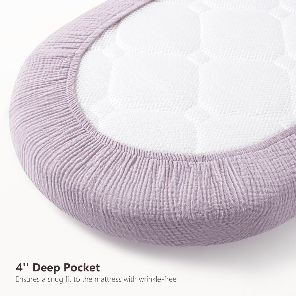 Bearmoss elastic-edge close-up proves secure fit during baby movement.