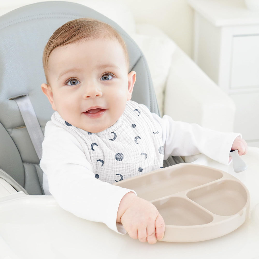 Bearmoss bib absorbs spills from feeding and teething sessions with front-back terry backing.