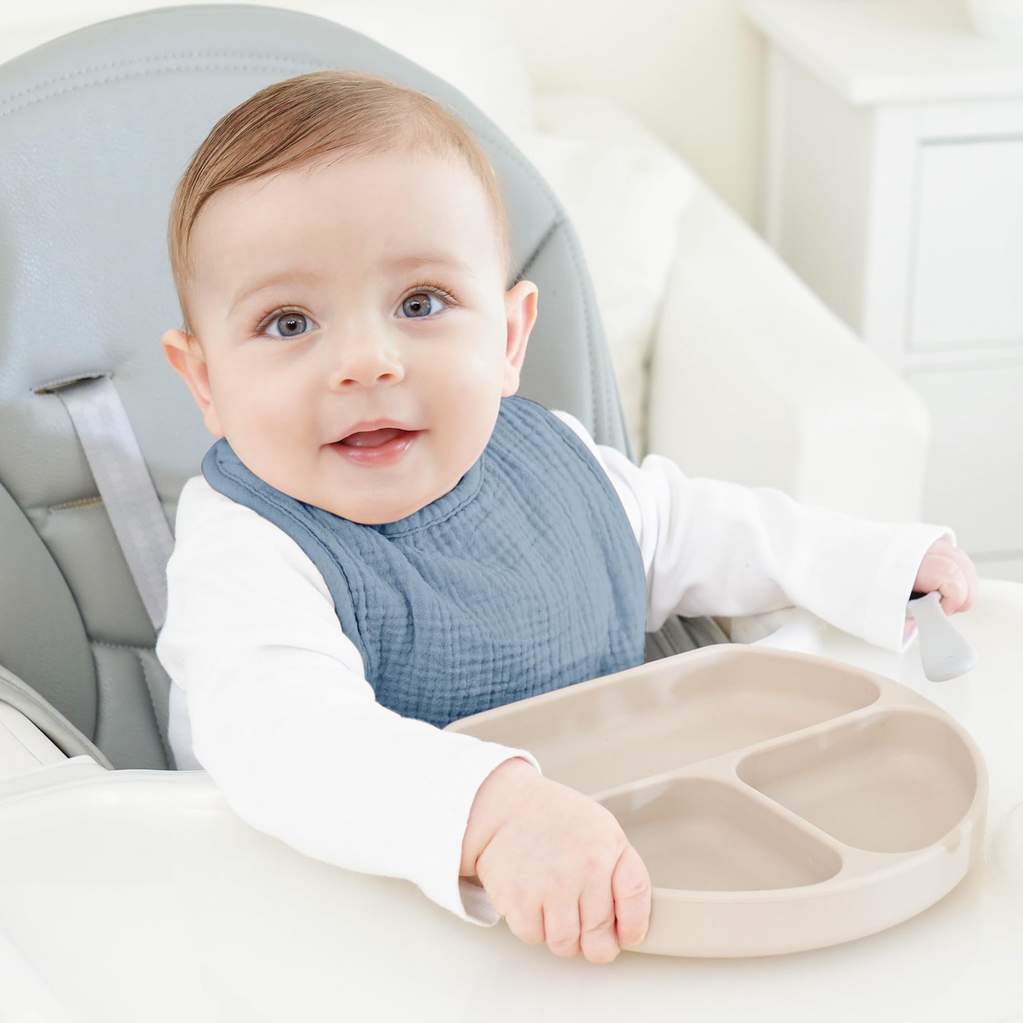 Bearmoss bib absorbs drool with a soft, breathable texture.